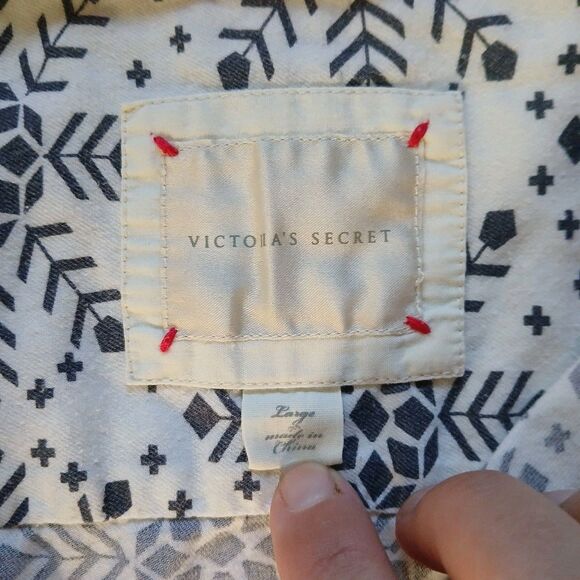 Victoria's Secret 2-Piece Pajama Set Size L Snowflakes Winter Holidays - Picture 7 of 12